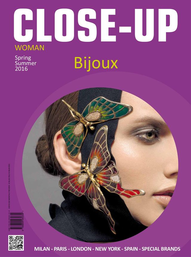 Close-Up Woman Bijoux